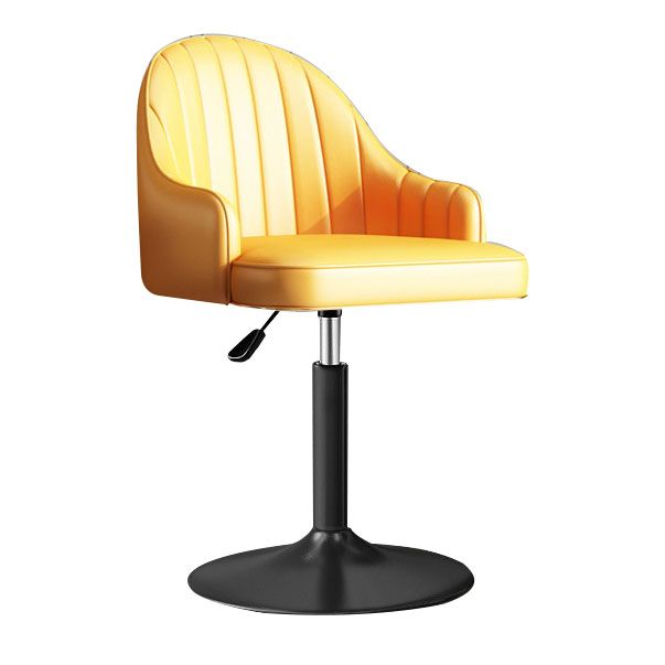 スカンジナビアのメタルバースツールローバックフェイクレザークッションスツールとフットレスト