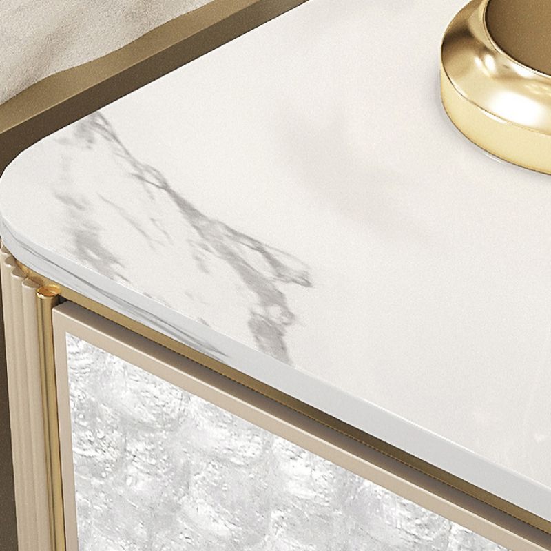 Les tiroirs glamour comprenaient une table de chevet de table d'accent 24 "de haut avec les jambes