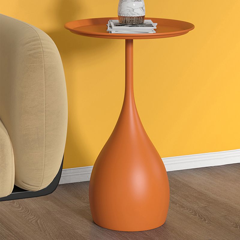 Tavolo laterale del piedistallo in metallo rotondo di metà secolo 23,6 "tavolo d'angolo alto