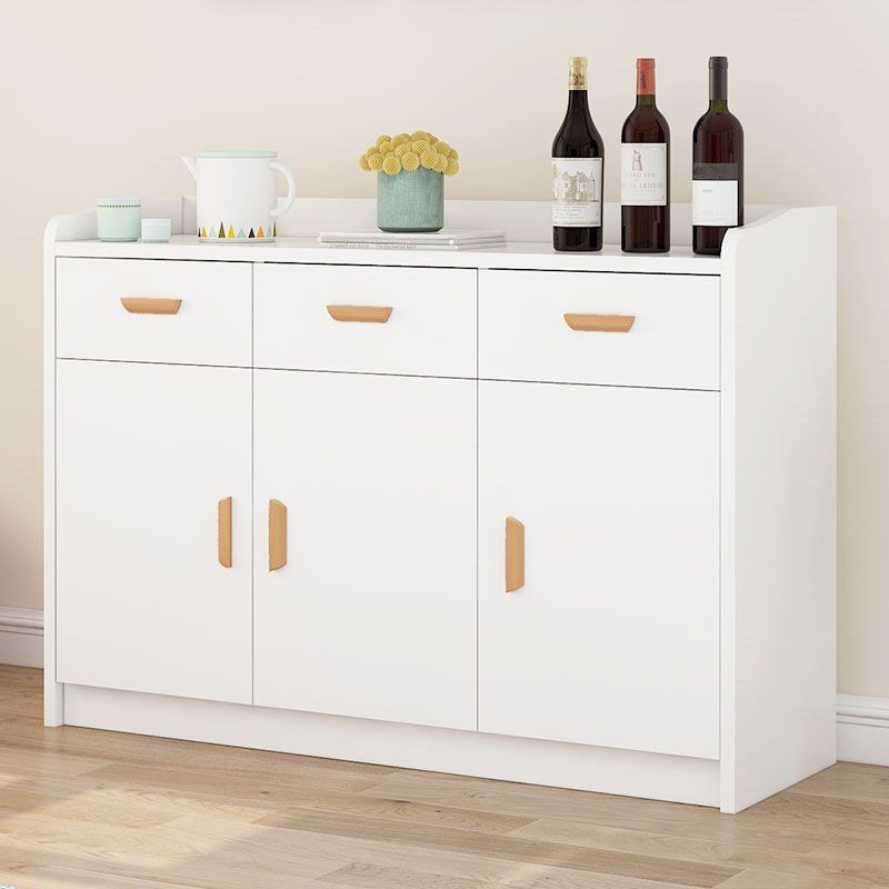 Sideboard in legno ingegnerizzato contemporaneo con porte e cassetti per sala da pranzo