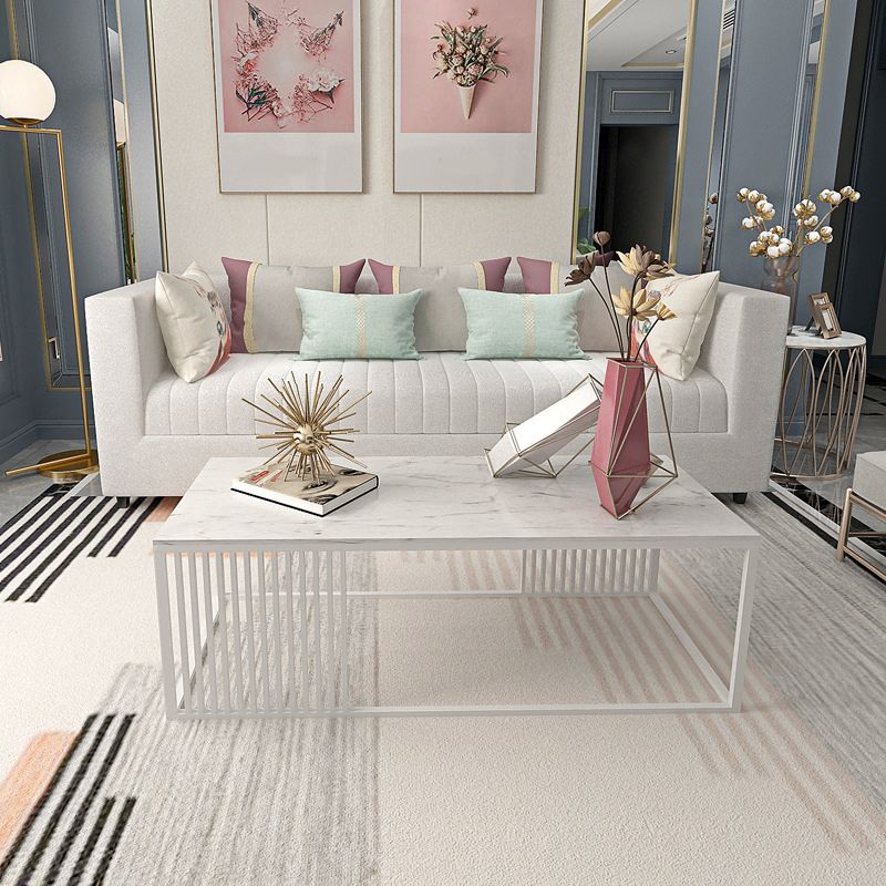 Tavolino rettangolo in stile glam con top in marmo e base di cornice di ferro