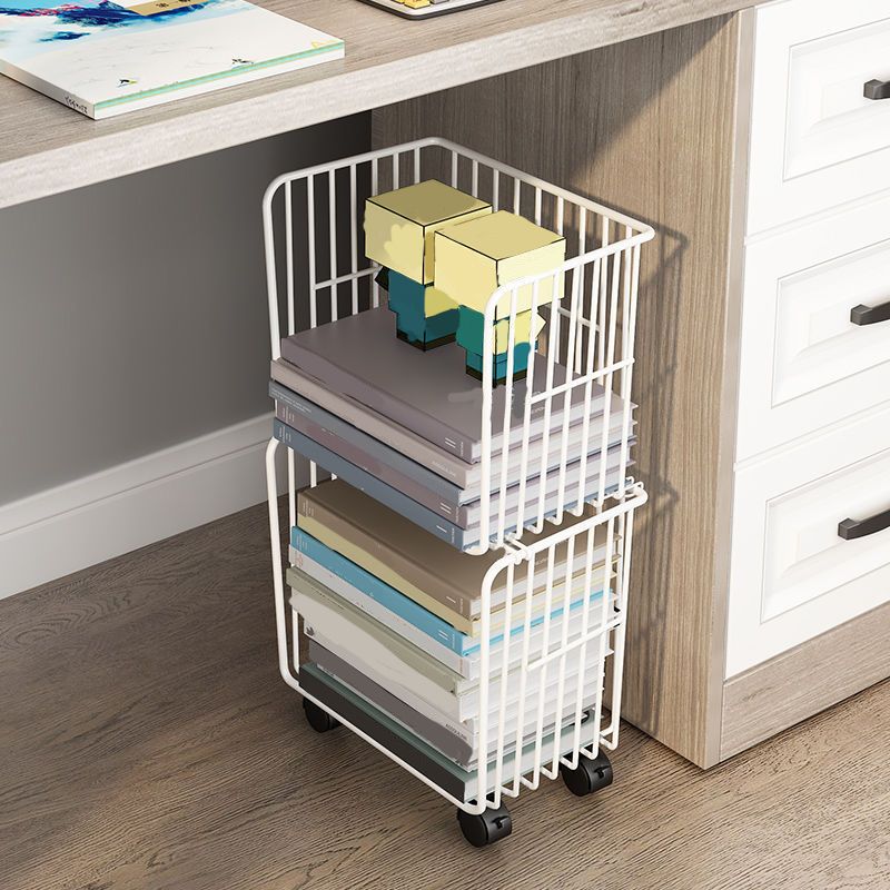 コンテンポラリーメタルシェルフの本棚は、垂直の本棚を閉じました