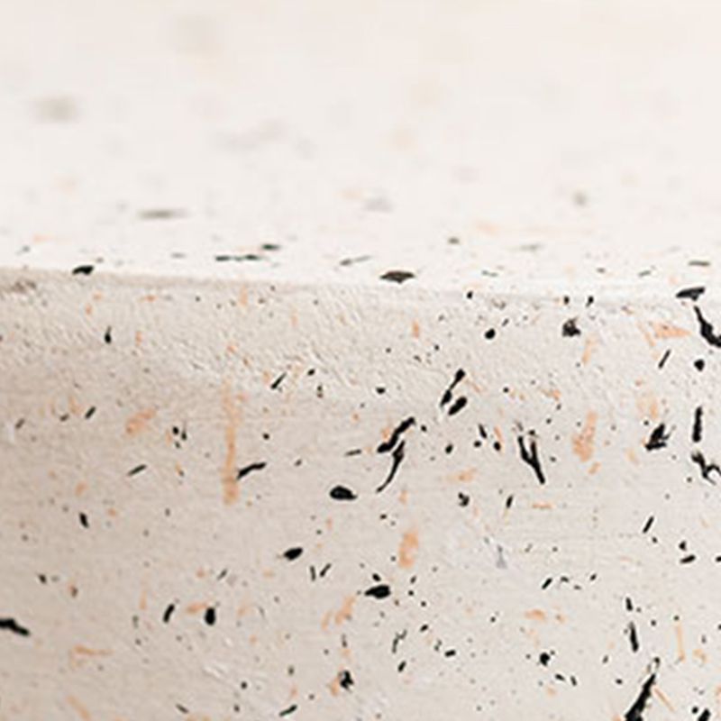 Zeitgenössischer geometrischer Akzent Seitentisch Marmor Gold Endtisch