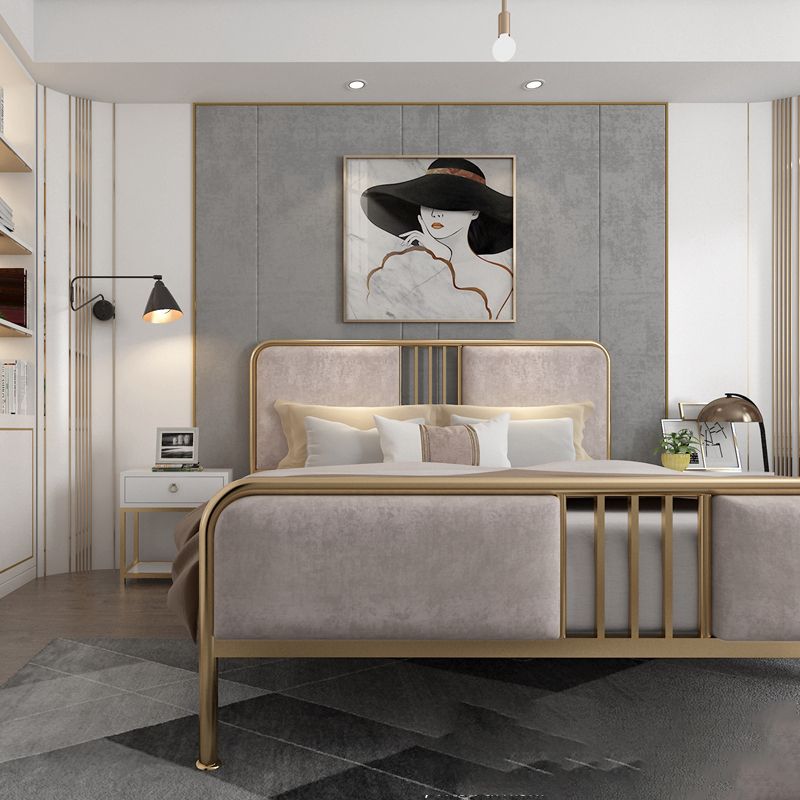 Letto in metallo imbottito con testiera a basso profilo con gambe metalliche