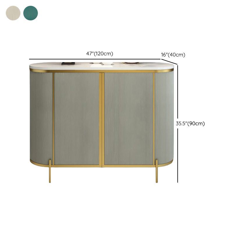 Gabinete paralero de piedra del lado glamoroso con puertas para la cocina