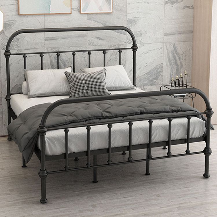 Luxe standaardbed met open frame hoofdeinde en metalen benen