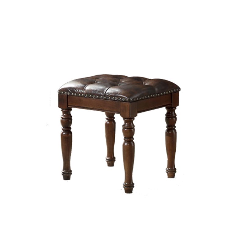 Traditionele make -up ijdelheid in bruine rubberen houten kaptafel