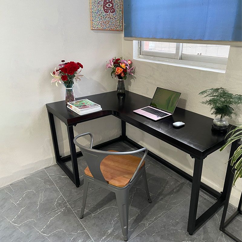 モダンスタイルのソリッドウッドオフィスデスクブラックL字型ベッドルームタスクデスク