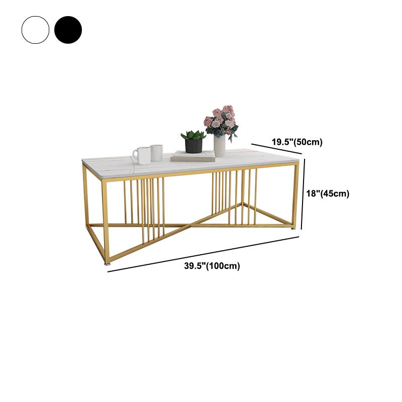 Tavolo da cocktail glam in pietra con base a croce di ferro dorato nel rettangolo