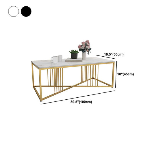 Tavolo da cocktail glam in pietra con base a croce di ferro dorato nel rettangolo