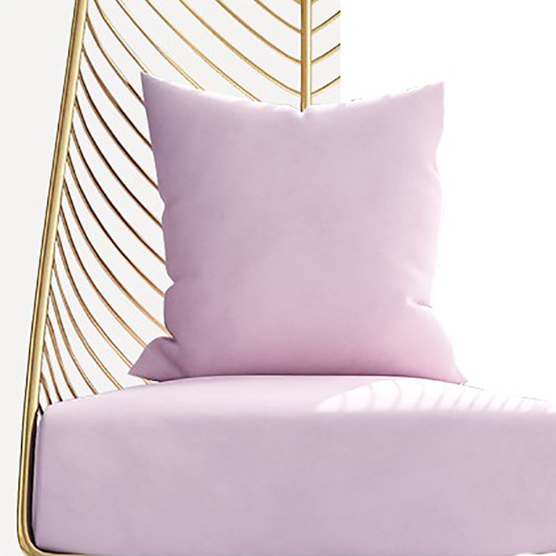 In den Armen gehörten Eierstuhl Wohnzimmerstuhl mit goldenen Tonbeinen