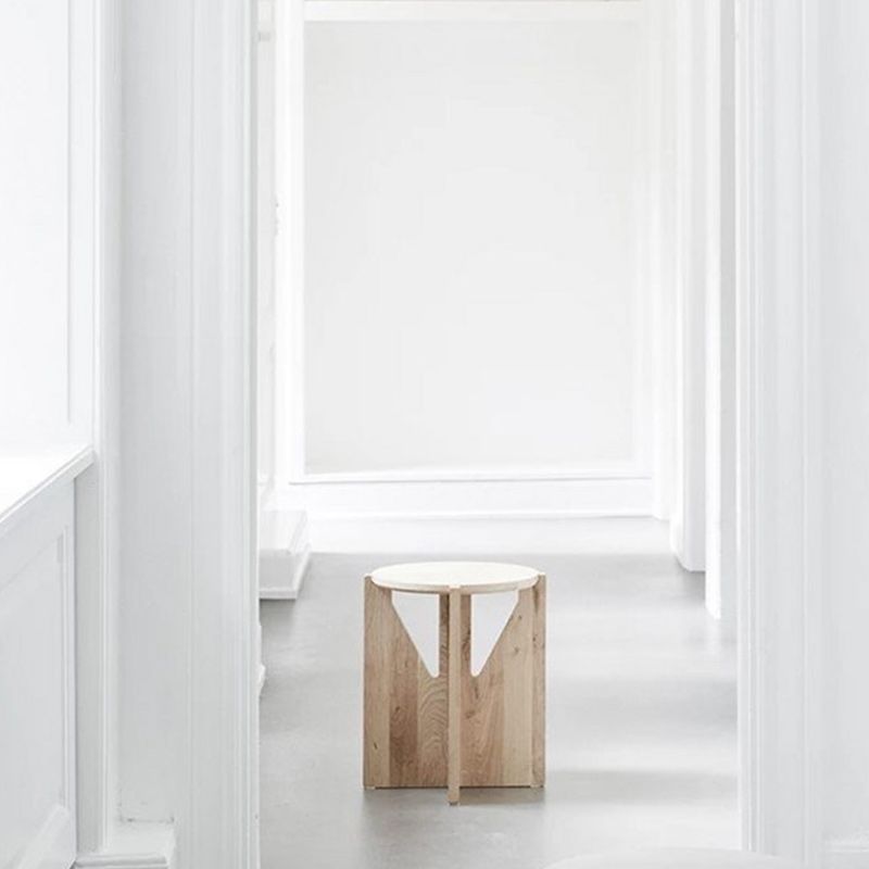 Mesa de centro de madera maciza Mesa de centro o auxiliar redonda contemporánea en negro y natural
