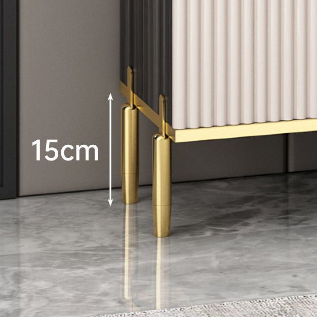 Scheda di vetro in pietra in pietra in stile glam con armadi e cassetti