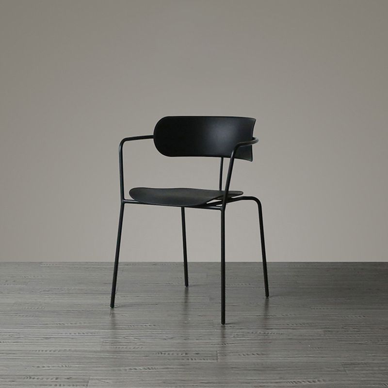 Zeitgenössischer Stil Armstuhl Plastik Plastik Offener Rückseite Essstuhl mit Metallbasis