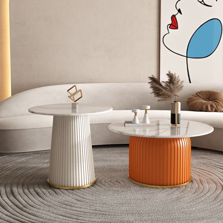 Witte voetstuk ronde glam metalen koffiecocktailtafel met lei