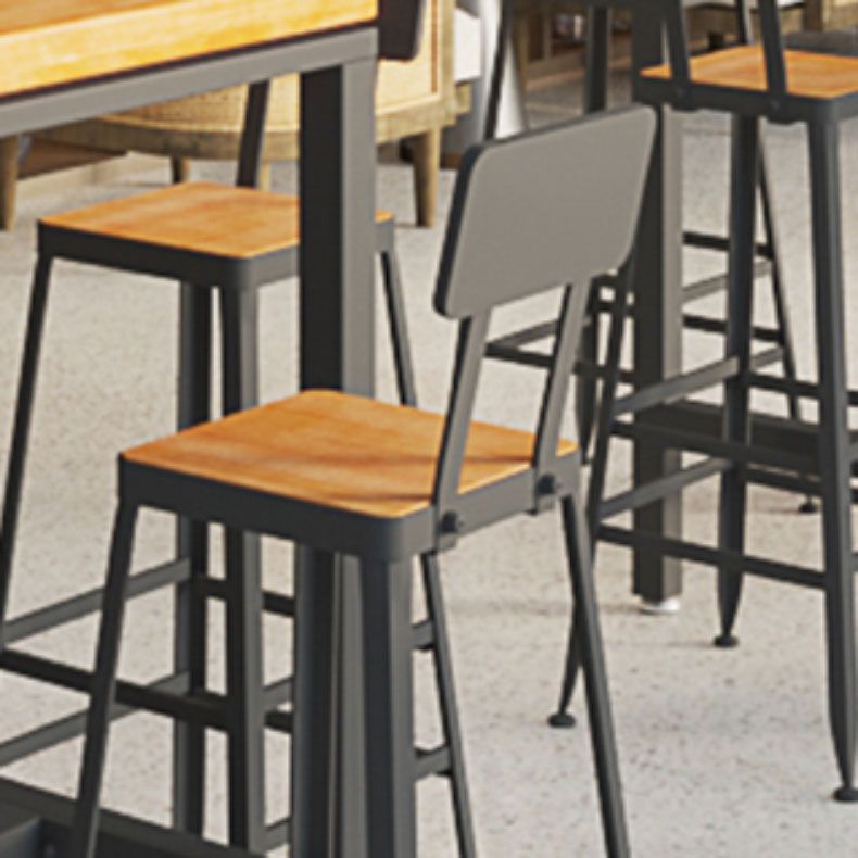 黒いベースの産業金属製のバースツール低腰のバースツール