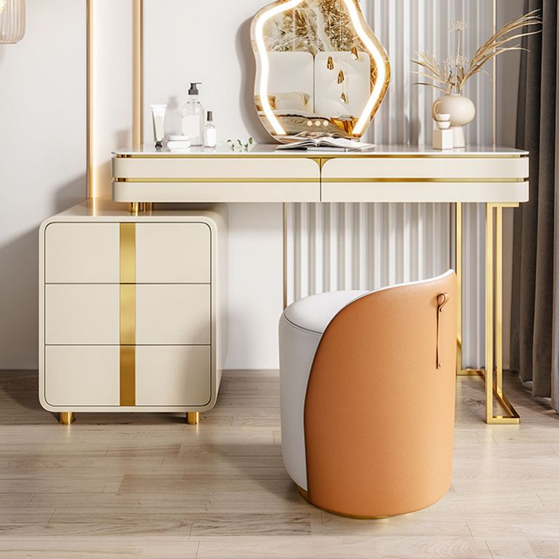 Goldener Eitelkeit Schlafzimmer Make-up Eitelkeithocker im glänzenden Finish