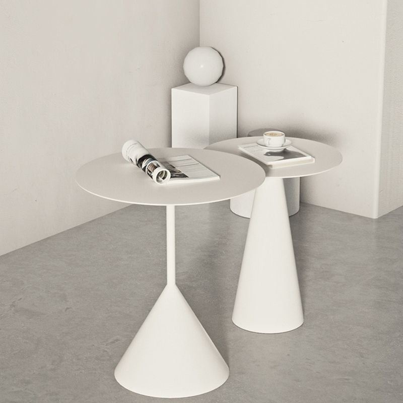 Mesa de metal redonda moderna de mediados de siglo con mesa de café de la base de pedestal