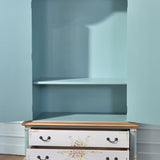 Armoire en bois fini mate avec armoire de rangement côtière à tige de vêtements avec portes à charnière