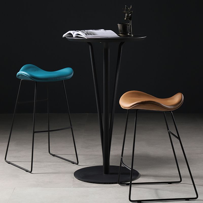 Upholstered 30" H Indoor Barstool Industrial Quilted Tall Stool with Footrest Clearhalo 'Bar Furniture' 'Bar Stools' 'bar_stools' 'furniture_bar_stools' 'Kitchen & Dining Furniture' 'kitchen&dining_furn' 'kitchen' 'kitchen_furn' Furniture' 1200x1200_8840d0e7-d8ff-40ab-a145-20102f8e79bc
