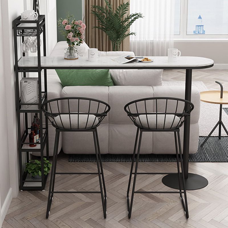 Mesa de bar de bistró de mármol sintético, mesa de bar con base metálica rectangular y estantes