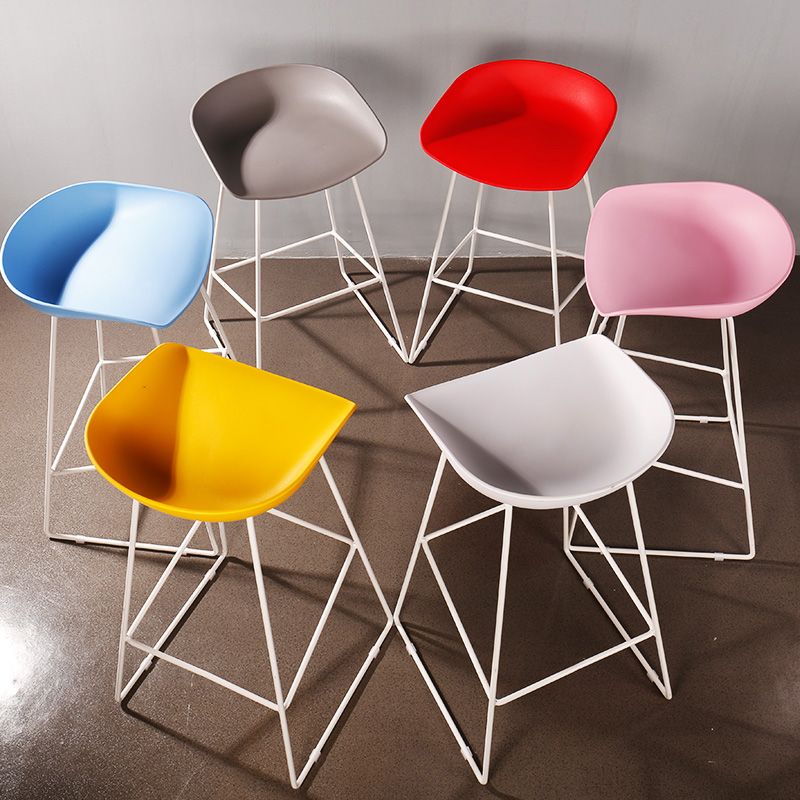 Contemporary Counter Bar Stool Bucket Bar Stool with Footrest Iron Base Clearhalo 'Bar Furniture' 'Bar Stools' 'bar_stools' 'furn' 'furn_bar_stools' 'furniture_bar_stools' 'Kitchen & Dining Furniture' 'kitchen&dining_furn' 'kitchen' 'kitchen_furn' Furniture' 1200x1200_887b448d-5c4f-4496-ba5c-950ddca33b9b