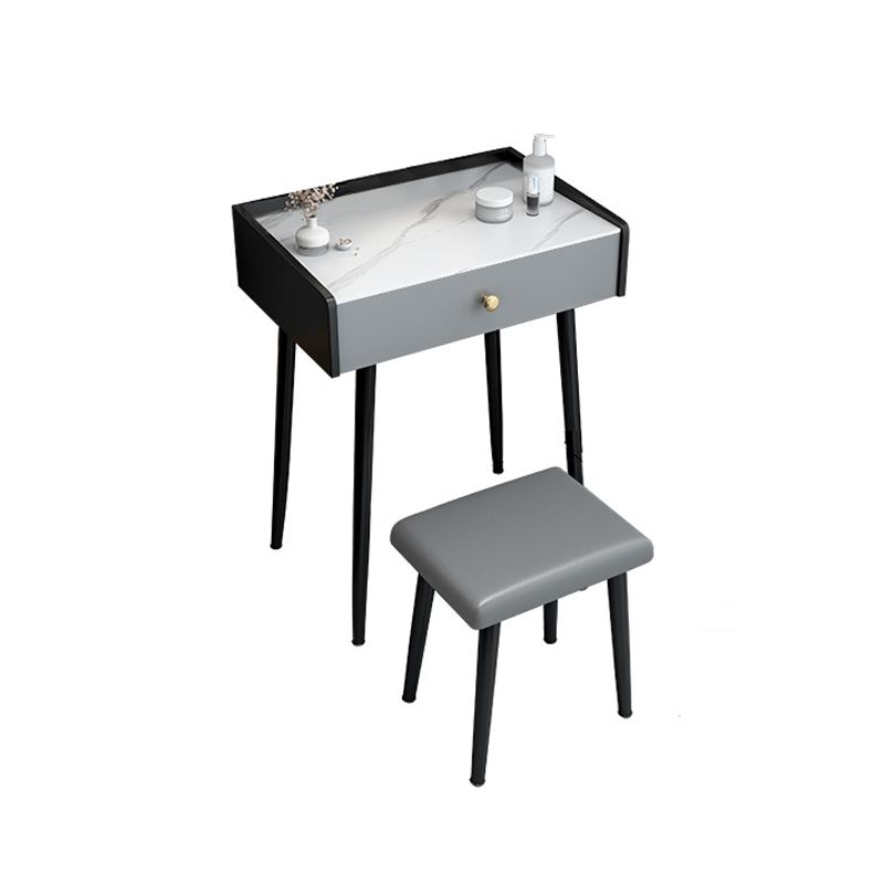 Hedendaagse stenen ijdelheid, opslaglade met ontlasting, zwart/wit