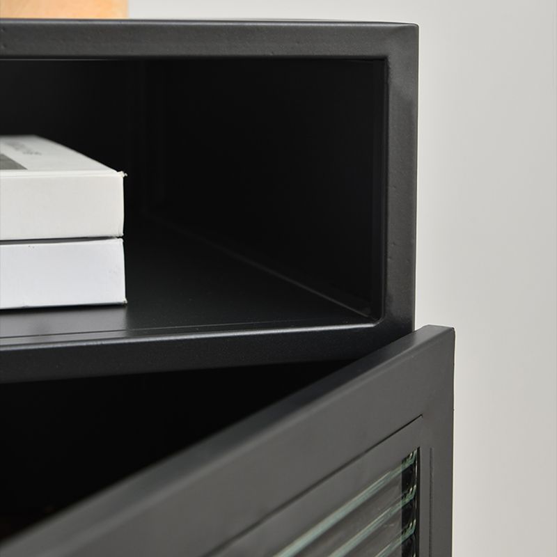 Cama de metal mesita de noche