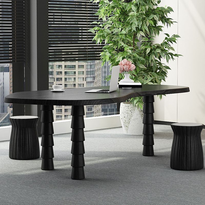 Table de l'ordinateur portable de bureau en forme de forme gratuite Bureau d'écriture en bois massif en noir