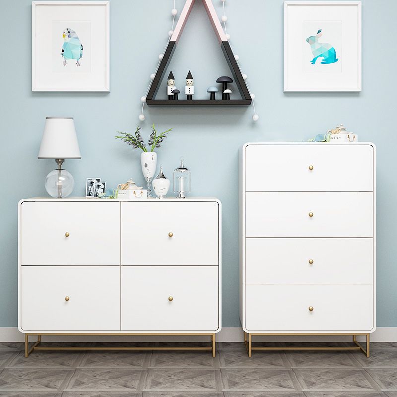 Moderne accentkist met ijzeren basis en massief hout zachte dichte borst