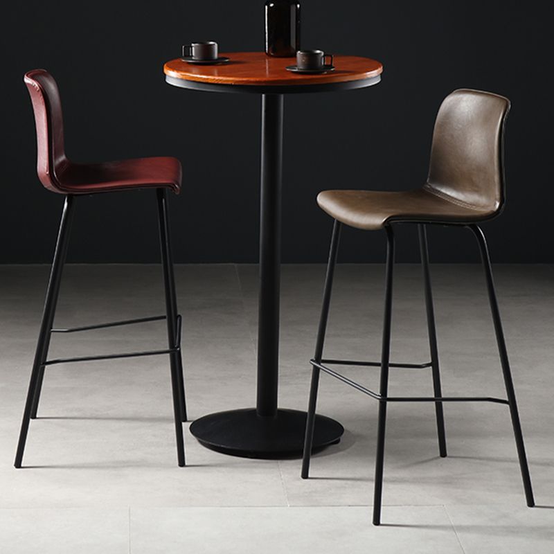 Eigentijdse rugleuning faux lederen armloze barkruk met voetsteun