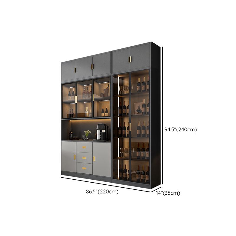 保管棚付きの現代的な自立型の木製ワインボトルホルダー