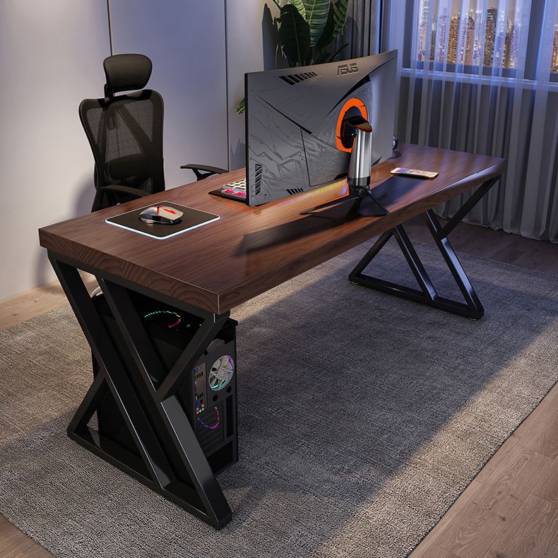 Scrivania per computer contemporanea scrivania in legno con le gambe