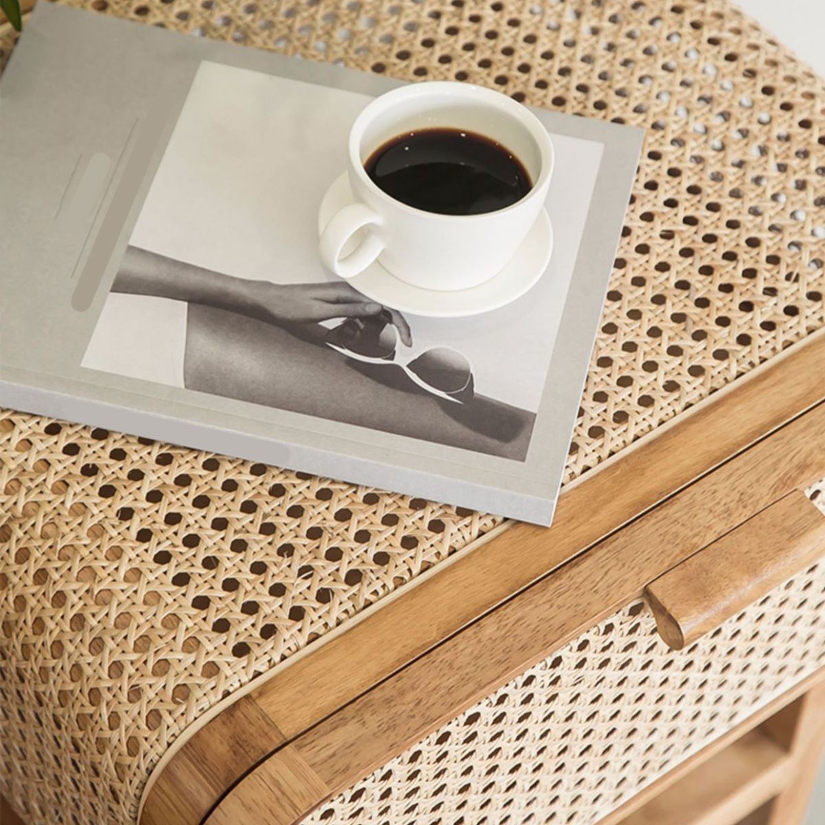 23,62 "Tableau de nuit d'armoire de chevet de rotin avec porte avec porte