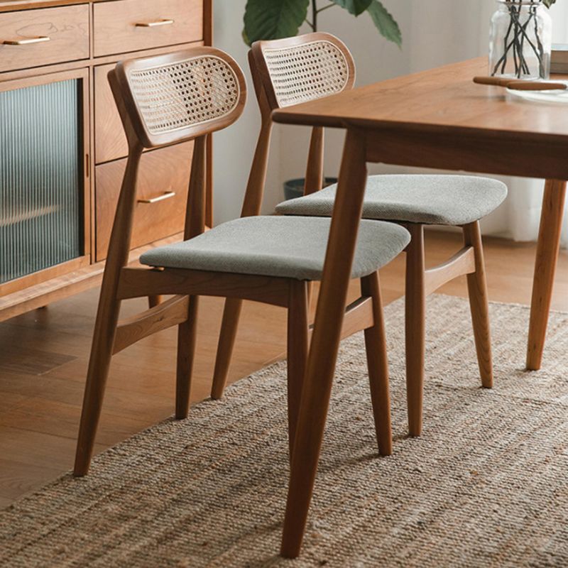 Eigentijdse open rug eetkamerstoel indoor-outdoor massief houten zijstoel