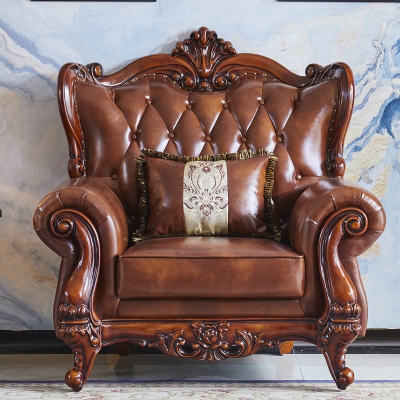 茶色の枕が付いた伝統的な房状のスプリットバック座席フレアアームソファ