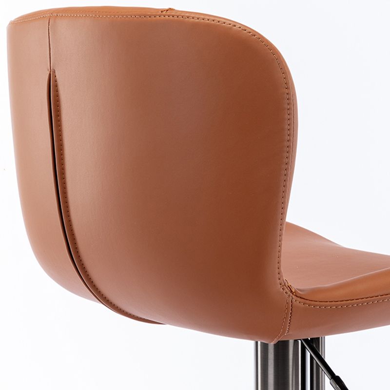 Sgabello da barretta per altezza regolabile in fuovennellata in pelle contemporanea