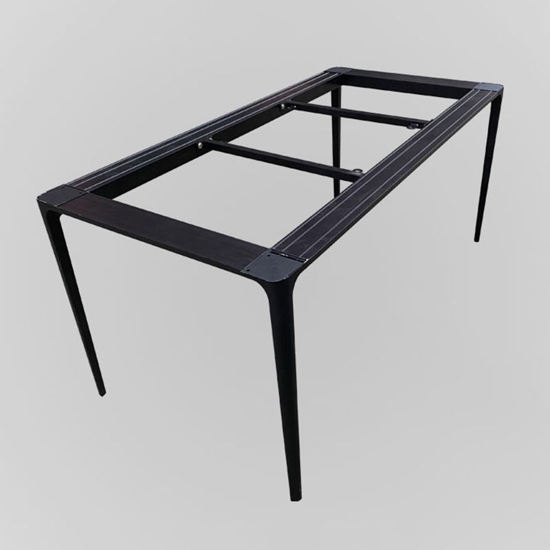 Tavolo da pranzo rettangolare moderno in pietra bianca con 4 gambe in metallo nero