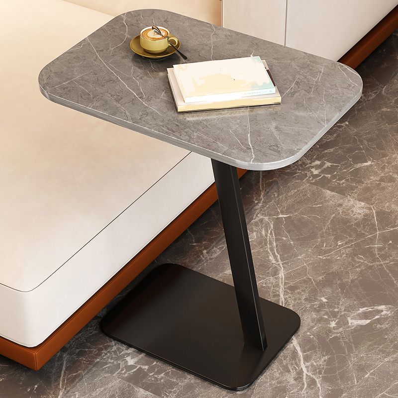 Soggiorno modernistico geometrico a doppio livello con tavola laterale del piedistallo