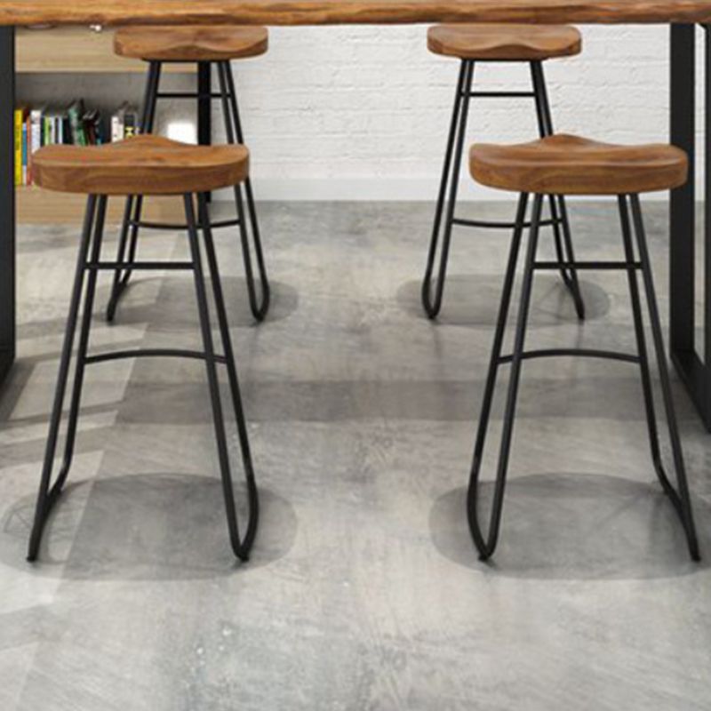 Taburete de bar de salón de madera estilo moderno con patas de metal