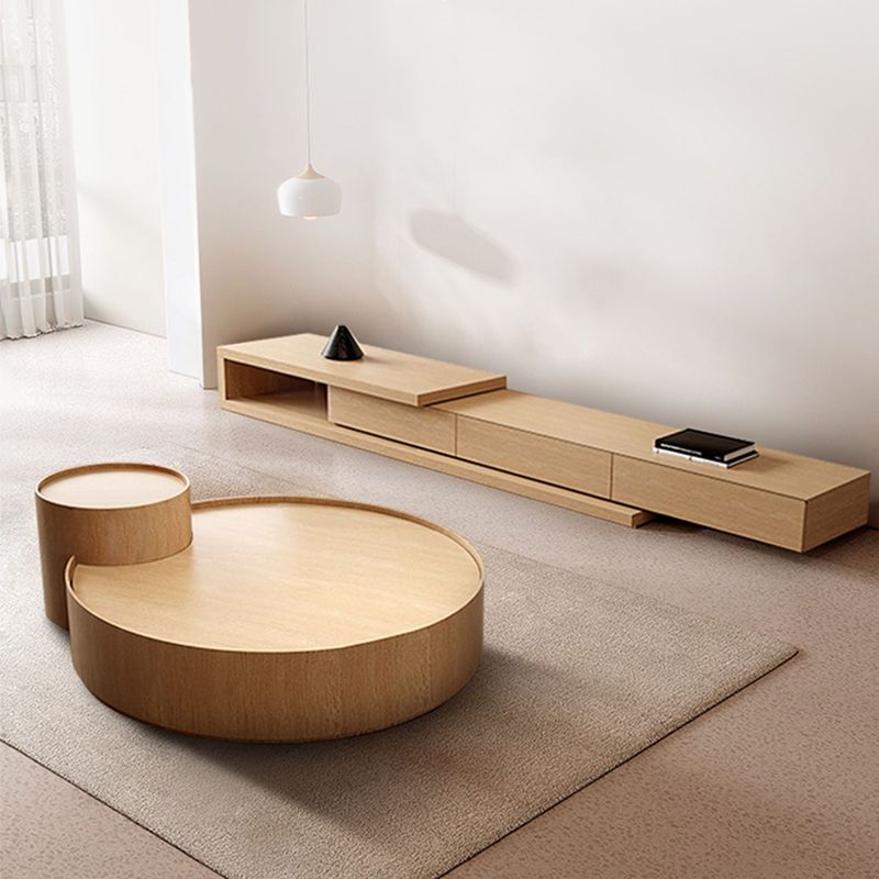 無地の木材のライトブローントレイトップコーヒーまたはエンドテーブル