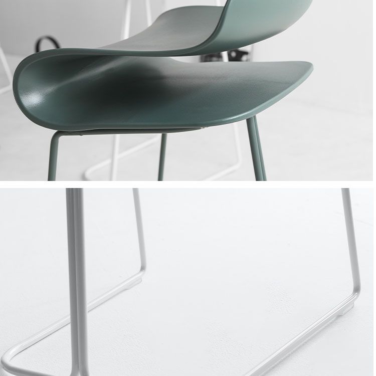 Tabouret de bar en plastique contemporain tabouret de dos bas avec base en métal pour le salon