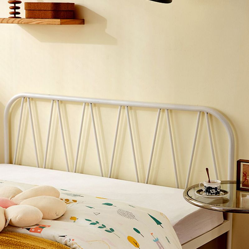 Lit standard Glam Standard Metal Open-Frame avec des jambes en or personnalisées