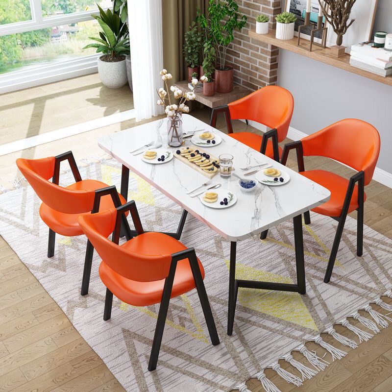 Hedendaagse rechthoekige houten eettafel met zwarte dubbele voetstuk