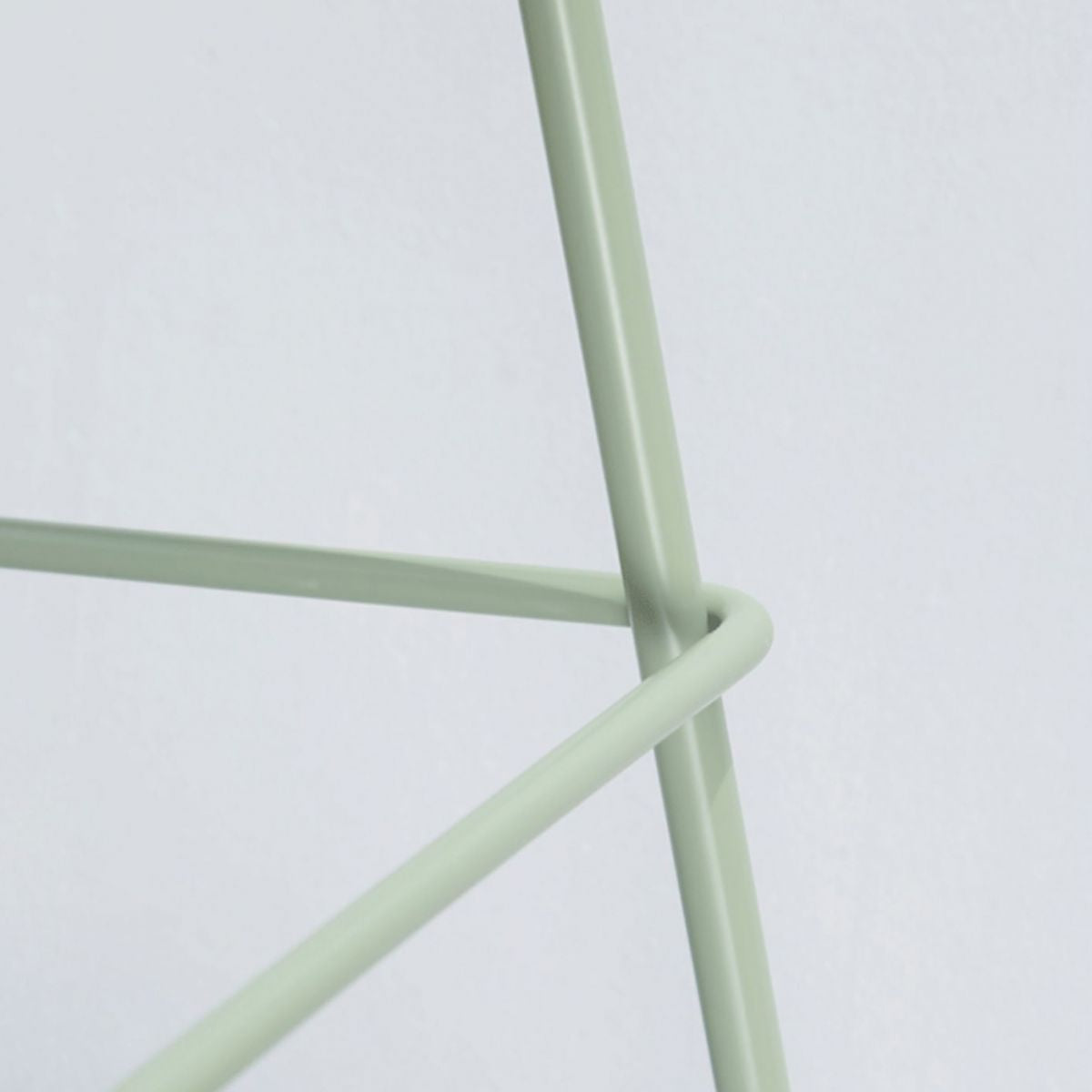 Sgabello in plastica da baramio in metallo contemporaneo in finitura opaca per interno