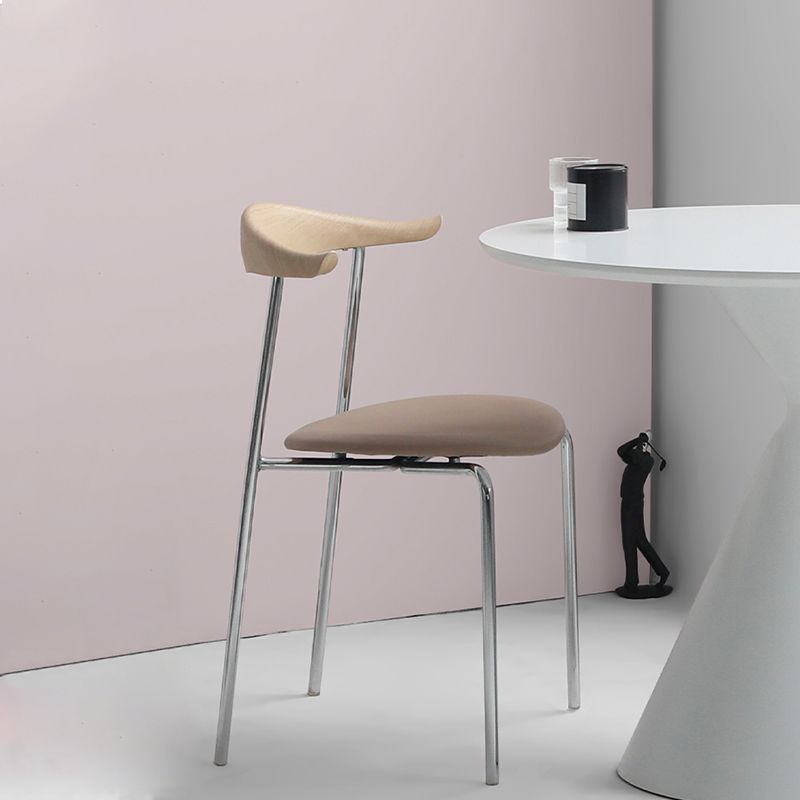 Moderne stijl gestoffeerde armloze stoel lederen eetkamerstoel met metalen basis