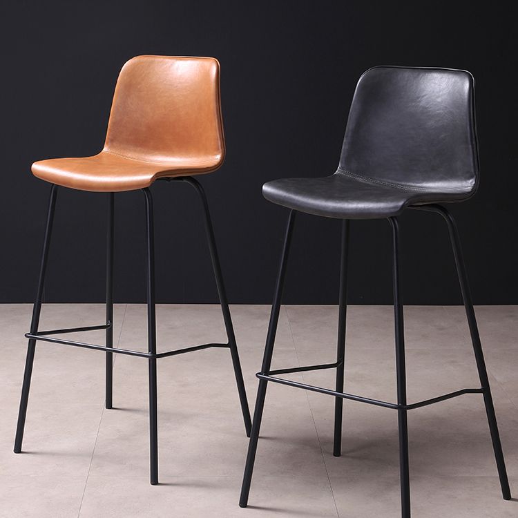 Industrial Black Metal Counter Stools Low Back Indoor Bar Stool with Bucket Seat Clearhalo 'Bar Furniture' 'Bar Stools' 'bar_stools' 'furniture_bar_stools' 'Kitchen & Dining Furniture' 'kitchen&dining_furn' 'kitchen' 'kitchen_furn' Furniture' 1200x1200_8bce146e-0f10-4e0a-a1bd-5cf52d66e31f
