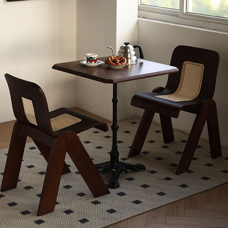 Chaise de salle à manger de style moderne