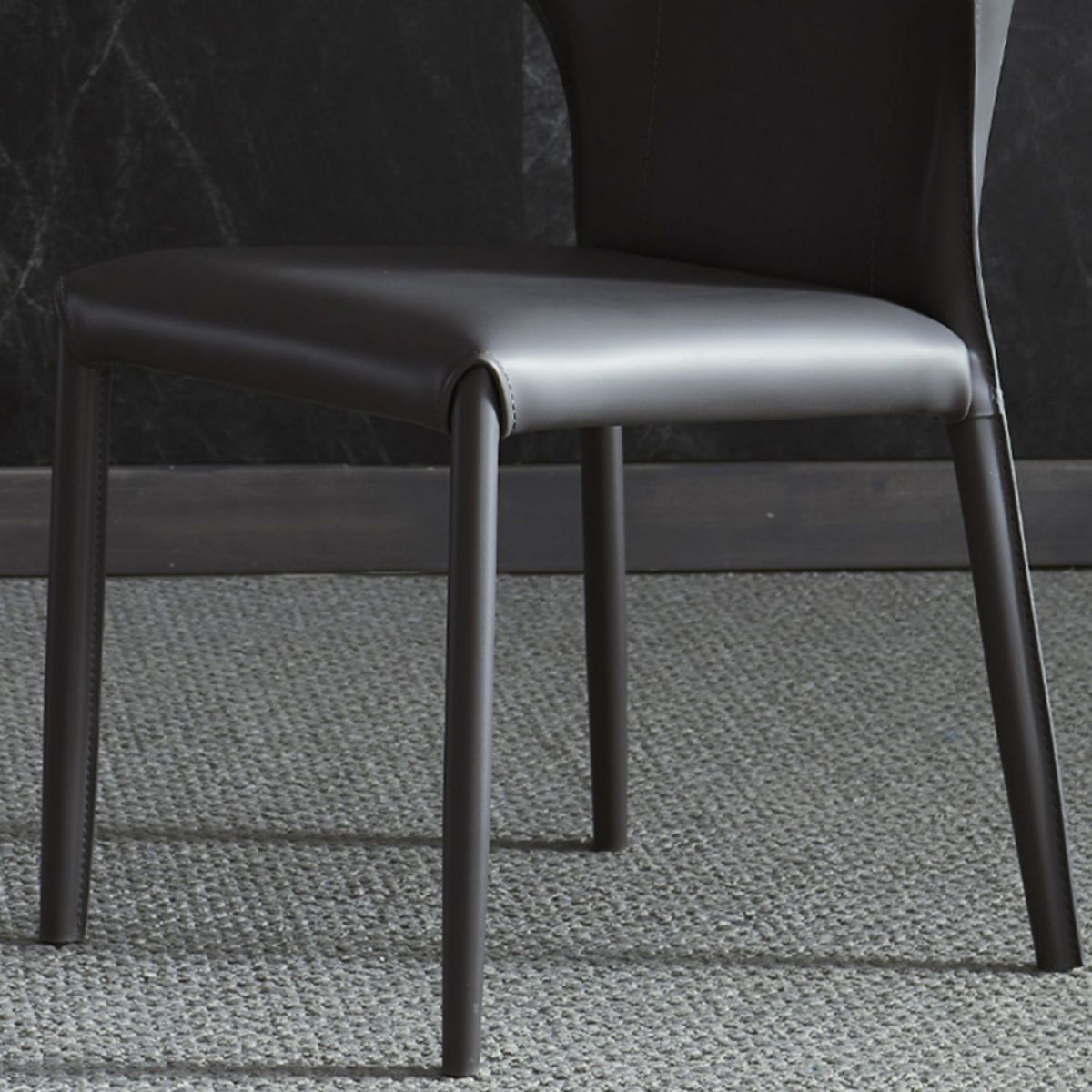 デザイナースタイルのホテルウィングバックチェアレザーマット仕上げダイニングチェア