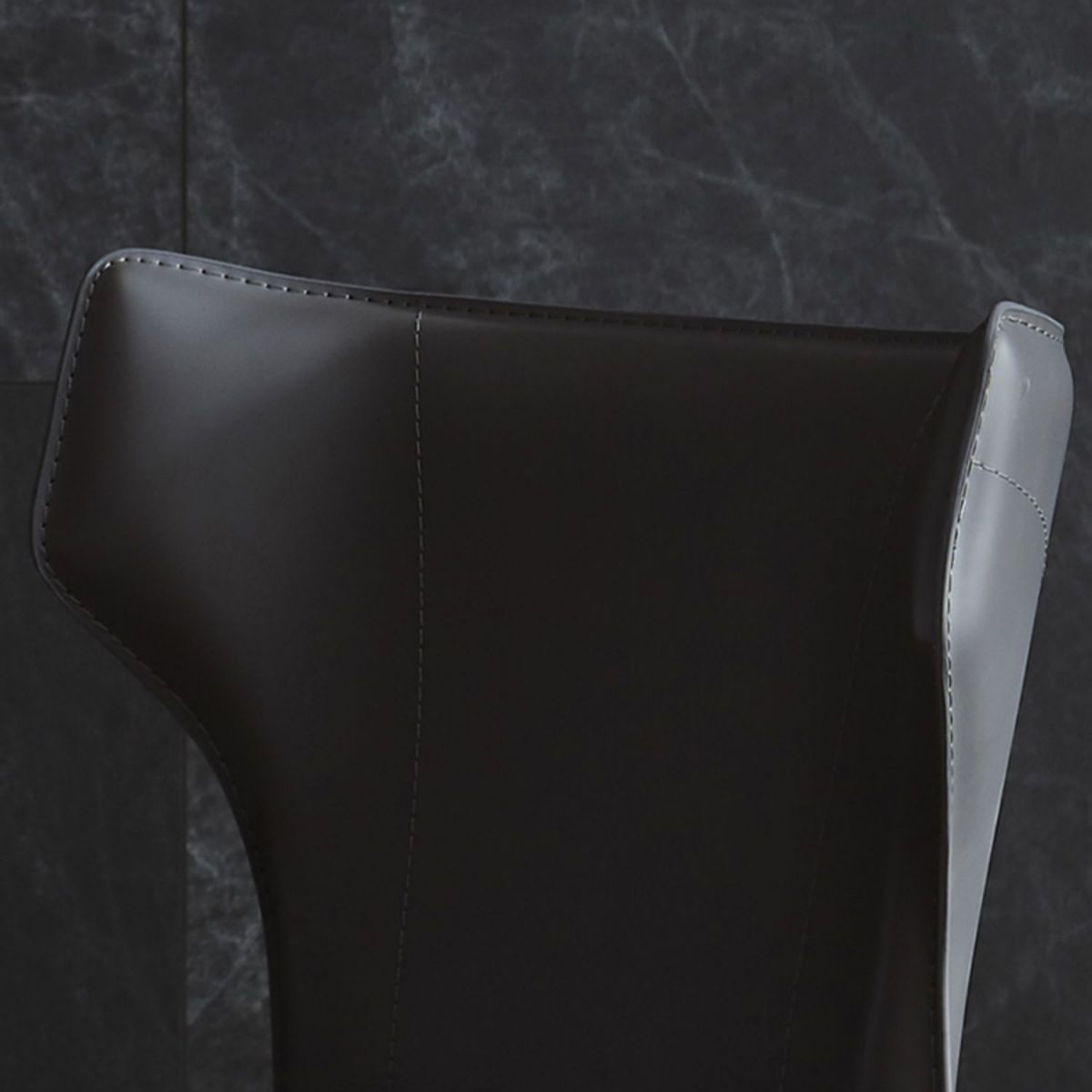 デザイナースタイルのホテルウィングバックチェアレザーマット仕上げダイニングチェア
